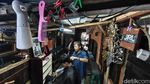Potret Pangkas Rambut Pemuda Bogor Cuma Rp 5 Ribu