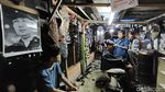 Potret Pangkas Rambut Pemuda Bogor Cuma Rp 5 Ribu