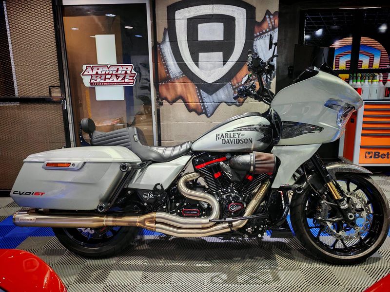 Di Inkverse: The Body Art Festival 2026, komunitas Harley Owner Group (HOG) Anak Elang, Harley-Davidson Jakarta kumpul bareng dengan seniman Tatoo Indonesia.