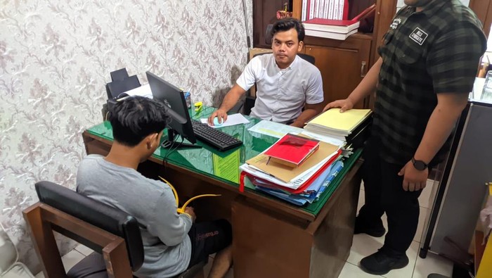 Pelaku pelecehan seksual M (27), saat di periksa di unit Reskrim Polres Wonogiri.