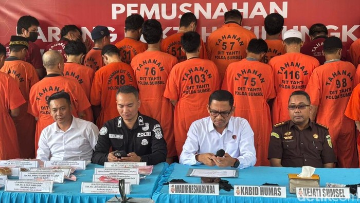 Pemusnahan barang bukti narkoba di Mapolda Sumsel .