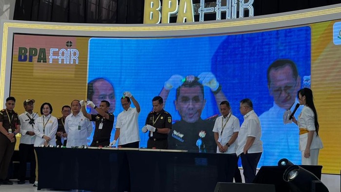 Pemusnahan jam tangan mewah KW di BPA Fair (Rumondang/detikcom)