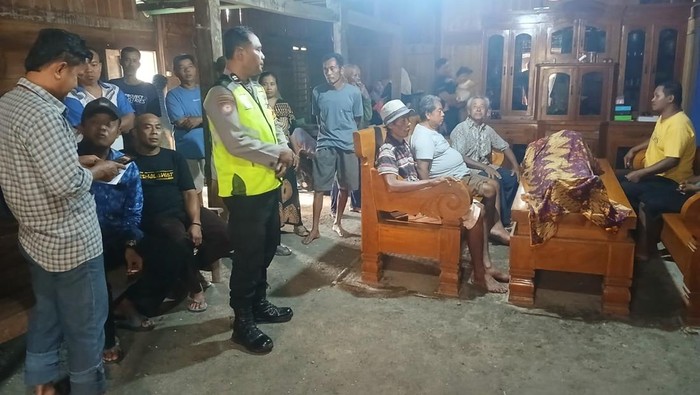 Suasana rumah duka pria tersambar petir di Desa Panunggalan, Kecamatan Pulokulon, Kabupaten Grobogan.