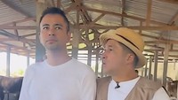 Irfan Hakim menanyakan apakah dirinya memang memanfaatkan kekayaannya. Eh katanya gue tuh suka morotin lu ya? tanya Irfan Hakim dalam Instagram Stories milik Raffi Ahmad dilihat detikcom, Kamis (21/5/2026). Foto: dok instagram Raffi Ahmad