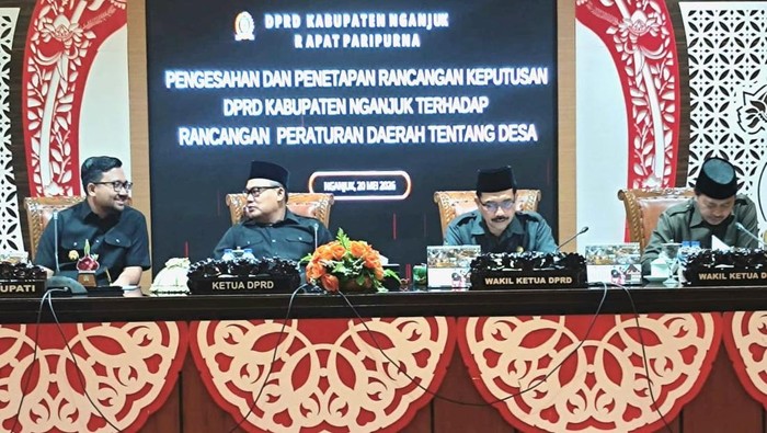 Rapat paripurna DPRD Nganjuk sahkan Raperda Desa