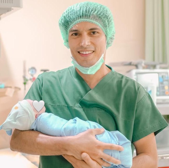 Momen Bahagia Rifky Alhabsyi Dikaruniai Anak Pertama Usai 9 Tahun Menanti