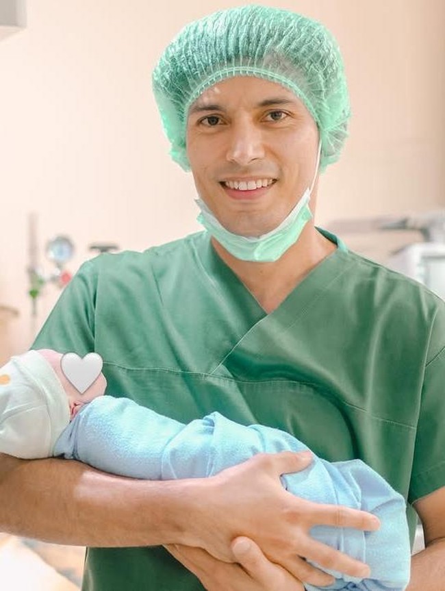 Momen Bahagia Rifky Alhabsyi Dikaruniai Anak Pertama Usai 9 Tahun Menanti