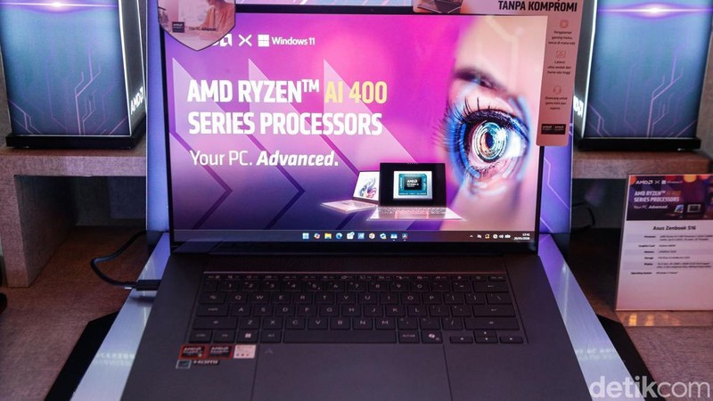 Pengunjung mencoba performa laptop bertenaga AMD Ryzen AI 400 Series di Jakarta, Rabu (20/5/2026). Generasi terbaru prosesor ini hadir dengan peningkatan kemampuan kecerdasan buatan (AI) untuk mendukung kebutuhan komputasi modern.