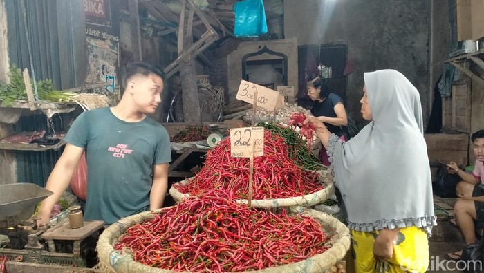 Salah satu lapak pedagang cabai di Pasar Tavip, Kota Binjai. (Laila Syakira/detikSumut)