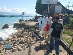 Tiga Bulan Digerus Abrasi, Akses Jalan di Pantai Banjar Nyuh Nyaris Putus