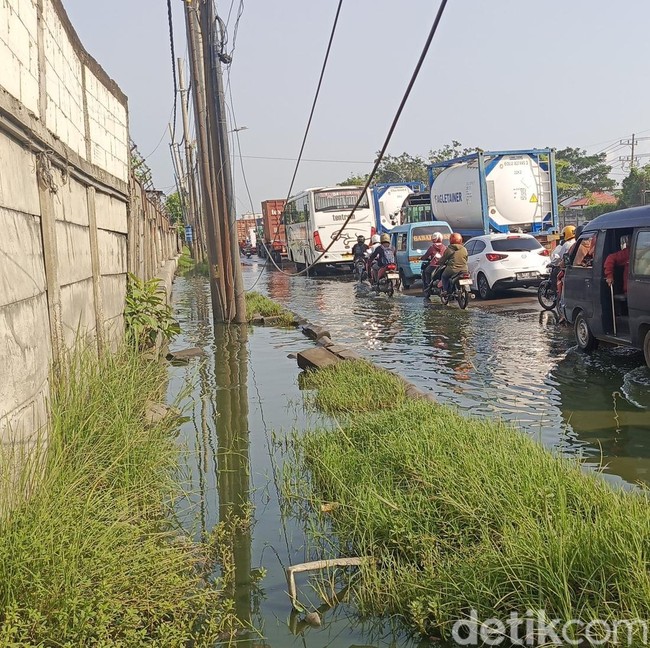 Awas Genangan di Jalan Osowilangun