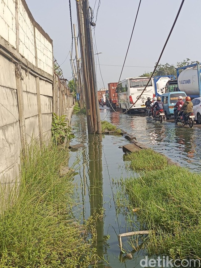 Awas Genangan di Jalan Osowilangun