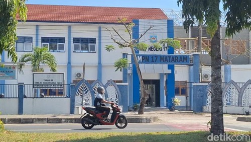 SMPN 17 Mataram, salah satu sekolah yang direvitalisasi tahun ini.