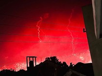 Suporter PSS Sleman di Balik Memerahnya Langit Jogja