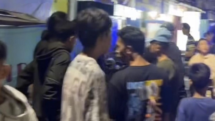 Tangkapan layar warung coto di Makassar diserang OTK.