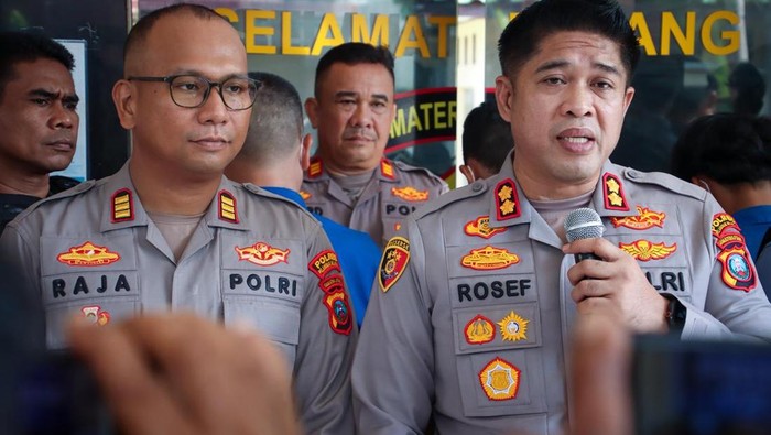 Teks foto: Kapolres Pelabuhan Belawan saat merilis kasus begal. (Foto: dok. Polres Pelabuhan Belawan)
