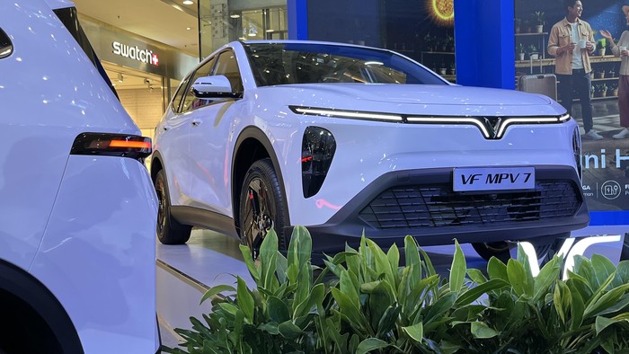 VinFast VF MPV 7 rakitan Subang
