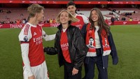 WAGs Rayakan Arsenal Juara Liga Inggris, Gabriel Magalhaes Nangis Bareng Istri