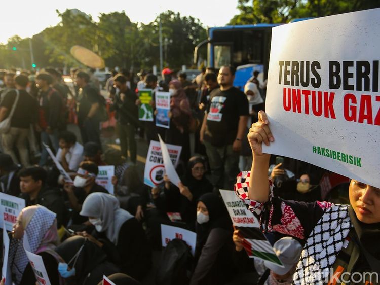 Aksi Kamisan ke-908 Soroti Isu Nasional hingga Penculikan WNI oleh Israel
