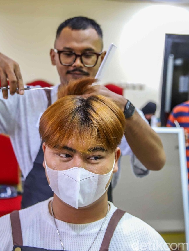 BNN Latih Pemuda Tanjung Priok Jadi Tukang Cukur