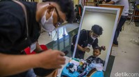 Kegiatan tersebut turut menjadi ruang interaksi sosial positif bagi para peserta. Suasana pelatihan terlihat akrab dengan peserta saling berbagi pengalaman selama belajar.