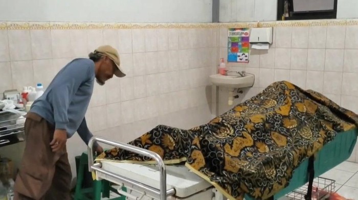 Jenazah Abdul Karim korban duel carok dengan tetangganya, Wasil di Klakah Lumajang