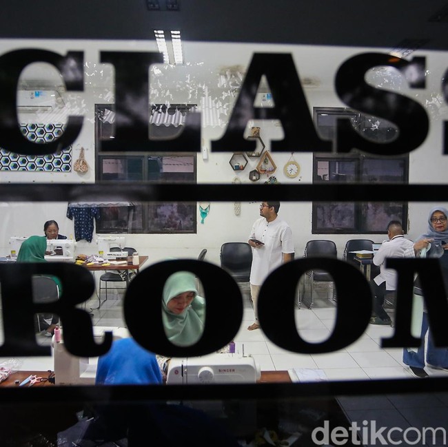 Dari Jarum dan Kain, Warga Jaktim Dilatih Bangun Usaha Mandiri