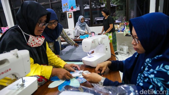 Dari Jarum dan Kain, Warga Jaktim Dilatih Bangun Usaha Mandiri