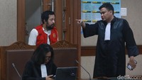 Hakim juga mempertimbangkan itikad baik terdakwa yang memberikan santunan kepada keluarga korban serta beasiswa bagi anak korban meninggal dunia.