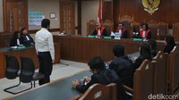 Terdakwa kasus kebakaran kantor PT Terra Drone Indonesia, Michael Wishnu Wardhana, menjalani sidang pembacaan putusan di Pengadilan Negeri Jakarta Pusat, Kamis (21/5/2026). 