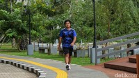 Jalur joging yang mengelilingi kawasan digunakan masyarakat untuk berolahraga, baik berlari maupun berjalan santai. 