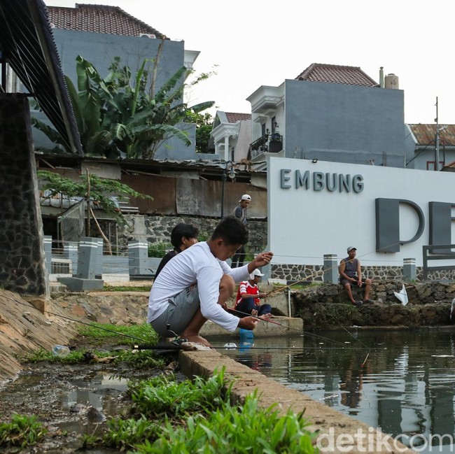 Embung Pemuda Jadi Ruang Santai Warga Jakarta