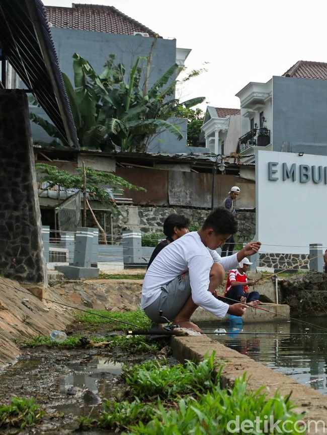 Embung Pemuda Jadi Ruang Santai Warga Jakarta