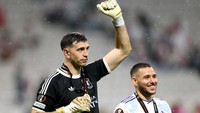 Emiliano Martinez Juara Liga Europa dengan Jari Patah