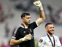 Emiliano Martinez Si Spesialis Laga Final