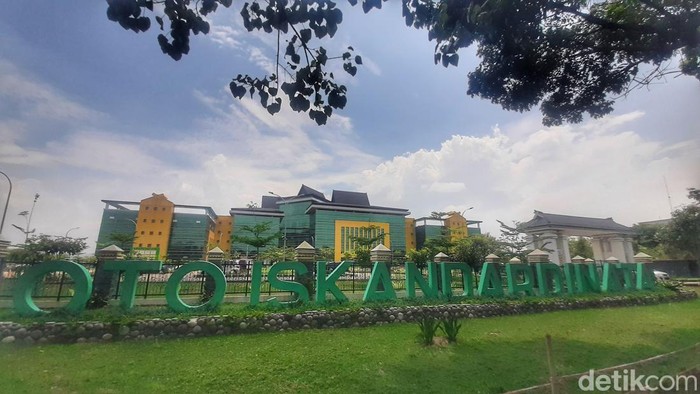 Gedung Rumah Sakit Umum Daerah (RSUD) Oto Iskandar Di Nata (Otista), Soreang, Kabupaten Bandung.
