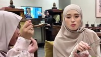 Ketiganya kompak mengunggah kebersamaan merayakan ulang tahun Starla ke-11. Foto: dok instagram Inara, Virgoun dan Lindi Fitriyana