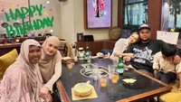 Inara Rusli, Virgoun dan Lindi Makan Bareng Rayakan Ultah Starla