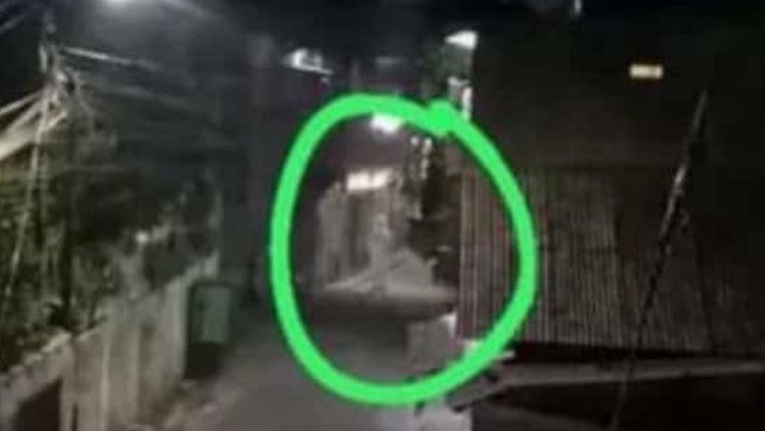 Kabar kemunculan pelaku kriminal berkostum pocong di Cipondoh, Kota Tangerang, dipastikan hoax. Warga rutin patroli menjaga wilayah. (dok Ist/Polsek Cipondoh)