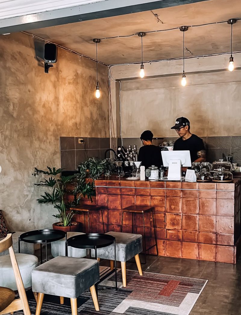 5 Tempat Ngopi di Jakarta Timur Ini Punya 'Vibes' Mirip Kafe Jaksel