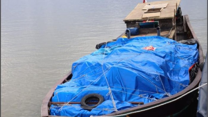 Kapal yang membawa ballpress ilegal. (Foto: dok. Kodaeral I)