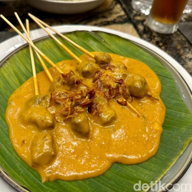 Lamak Bana! Tunjang dan Sate Lidah di Restoran Padang Premium Depok