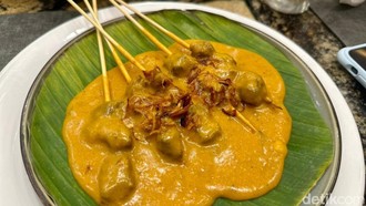Lamak Bana! Tunjang dan Sate Lidah di Restoran Padang Premium Depok