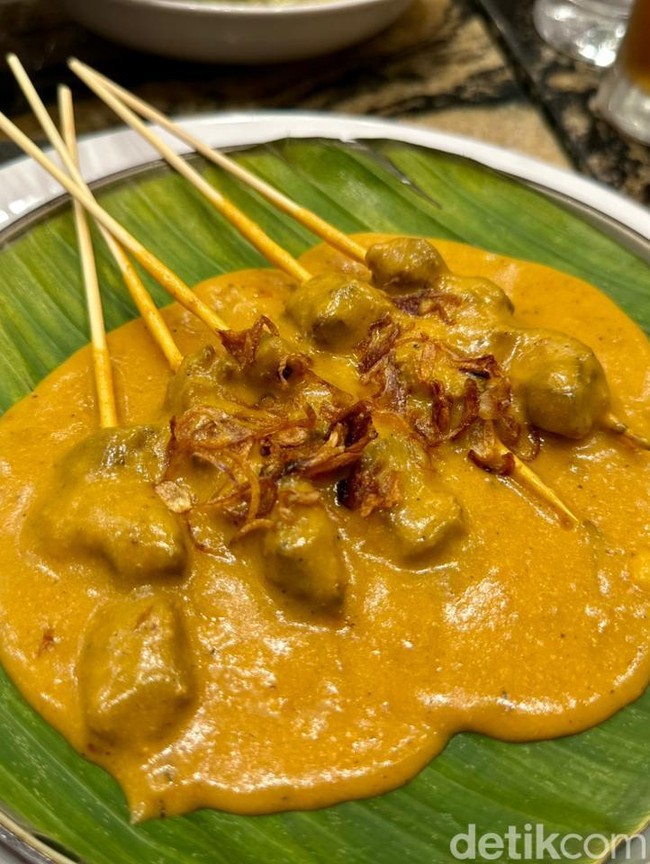 Lamak Bana! Tunjang dan Sate Lidah di Restoran Padang Premium Depok