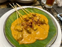 Lamak Bana! Tunjang dan Sate Lidah di Restoran Padang Premium Depok