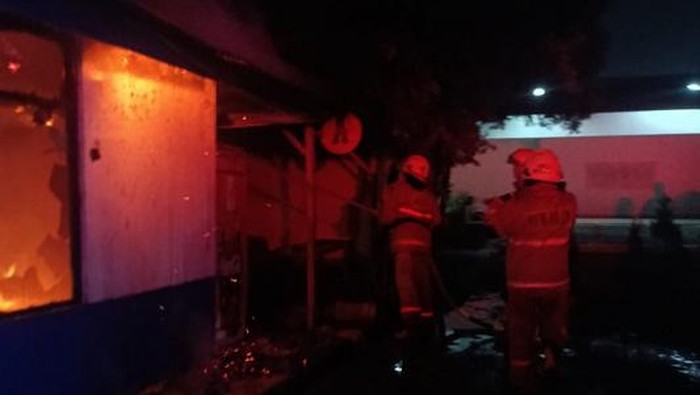 Kebakaran terjadi pada pos jaga Satpas SIM di Jalan Daan Mogot (dok istimewa)