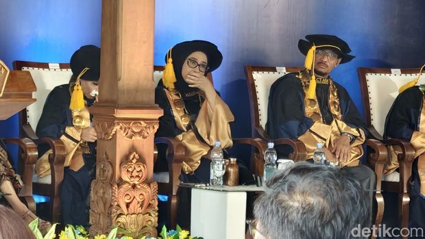 Ketua Yayasan CT Arsa Foundation, Anita Ratnasari Tanjung, menghadiri wisuda SMA CT Arsa Sukoharjo, Kamis (21/5/2026). Ketua Yayasan CT Arsa Foundation, Anita Ratnasari Tanjung, menghadiri wisuda SMA CT Arsa Sukoharjo, Kamis (21/5/2026).