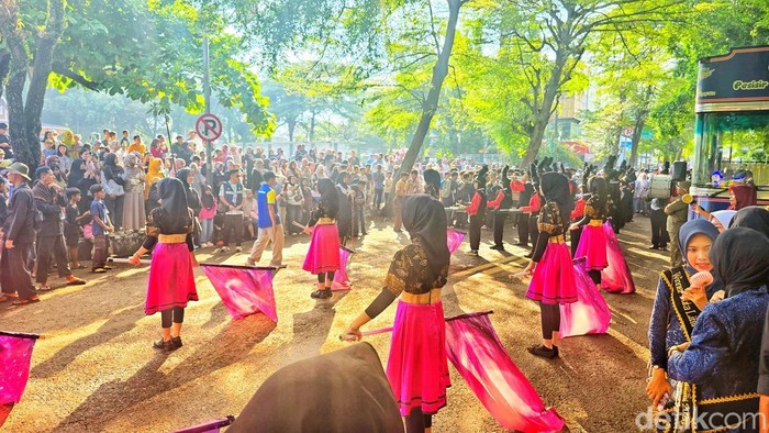 Kirab hari nelayan Palabuhanratu 2026