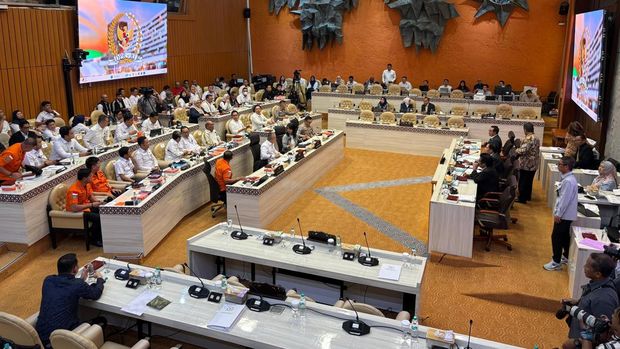 Komisi V rapat dengan Menteri Perhubungan (Menhub) Dudy Purwagandhi