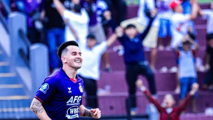Konduktor serangan Persik, Adrian Luna Retamar